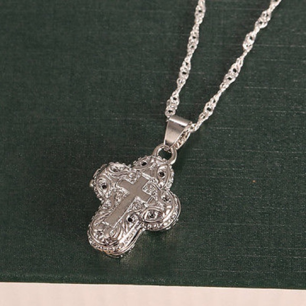 🙏🏻 .925 Silver Cross locket 24” chain - Picture 2 of 3